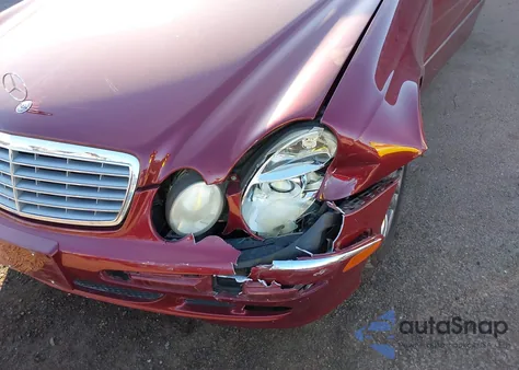 2004 Mercedes-Benz E 320 z USA, uszkodzony, nr VIN WDBUF65J34A400038